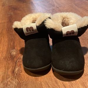 Toddler fur-lined boots/slippers keesky
